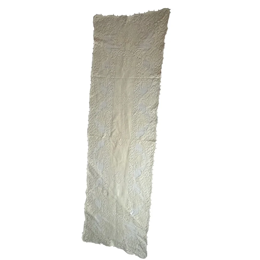 Vintage‎ Hand-Crocheted Filet Cotton Table Runner Embossed Floral Lace